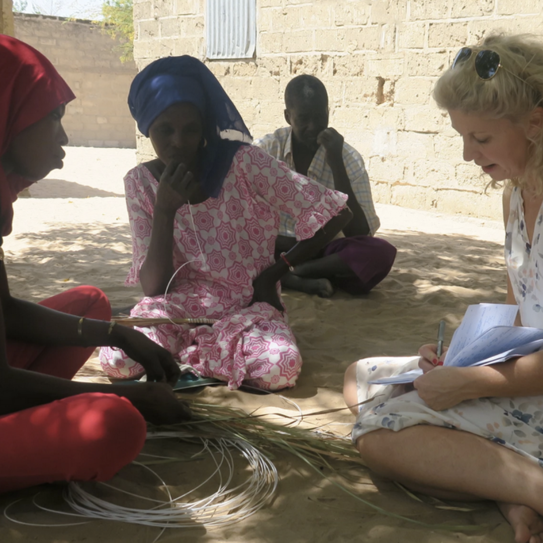 women-weaving-senagal